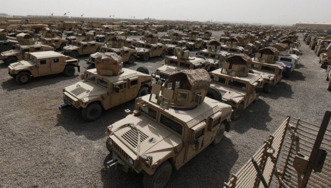 1000 džihādistu aizbiedē 30 000 karavīru: kā amerikāņu ieroči nonāk IS rokās