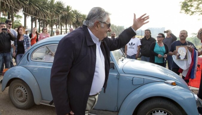 Urugvajas prezidents nepiekrīt par miljonu dolāru pārdot savu pieticīgo VW 'vabolīti'
