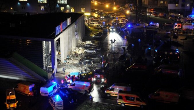 'Maxima' traģēdijas izglābšanās stāsts: divi briti izrāpušies no sagruvušās ēkas
