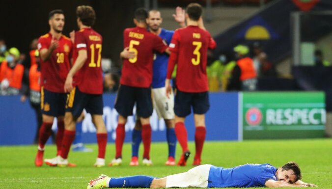 Spānijas futbolisti pārtrauc Itālijas 37 nezaudēto spēļu sēriju