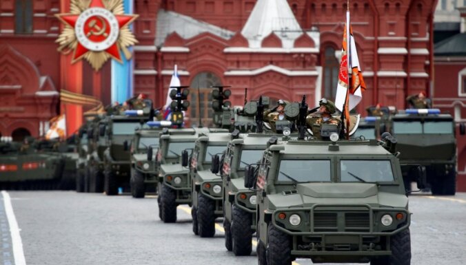 Krievijas militārie izdevumi pēdējā gada laikā ir ievērojami sarukuši