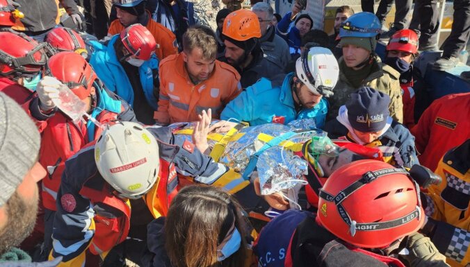 198 stundas pēc zemestrīces Turcijā izglābti trīs cilvēki
