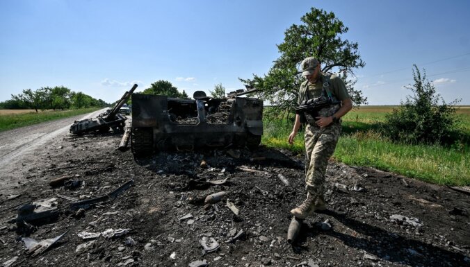 Ukrainas amatpersona: krievu komandieri ir aizbēguši no Hersonas