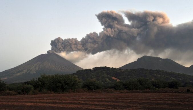 Vulkāna izvirduma apdraudēti zemnieki Nikaragvā atsakās evakuēties