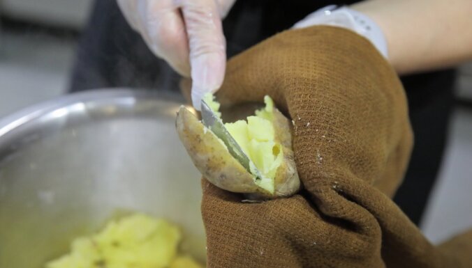 Foto recepte: Garšaugu kartupeļi ar trifeļu eļļu