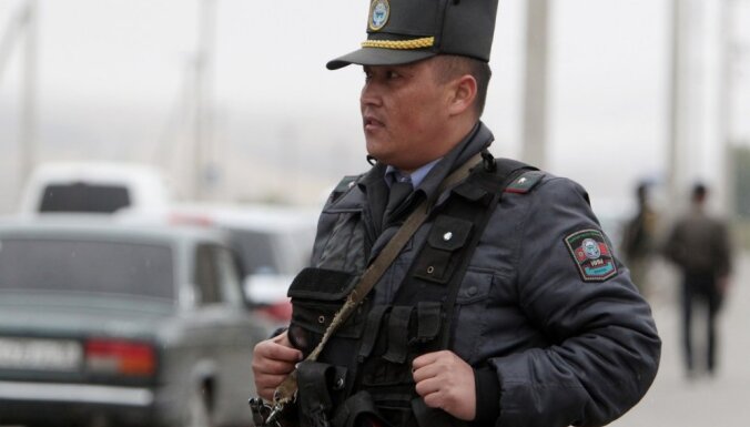 Pēcvēlēšanu protestos Kirgizstānā ievainoti vismaz 100 cilvēki