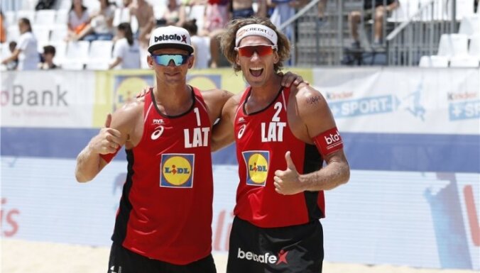 Волейболисты Самойлов и Шмединьш выиграли четырехзвездный этап Кубка мира в Португалии