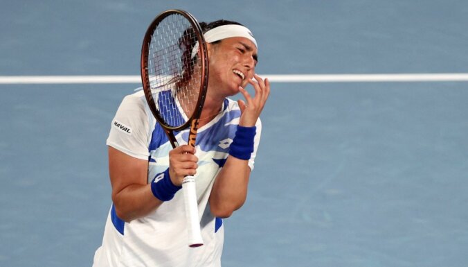 Vēl viens pārsteigums 'Australian Open': no turnīra izkrīt arī otrā rakete Žabēra