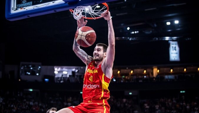 Spānijas nosvērtība sīvajā mača galotnē palīdz sasniegt 'Eurobasket 2022' finālu