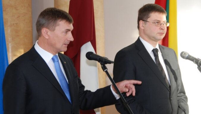 Домбровскис и Ансип отметят вступление Эстонии в еврозону