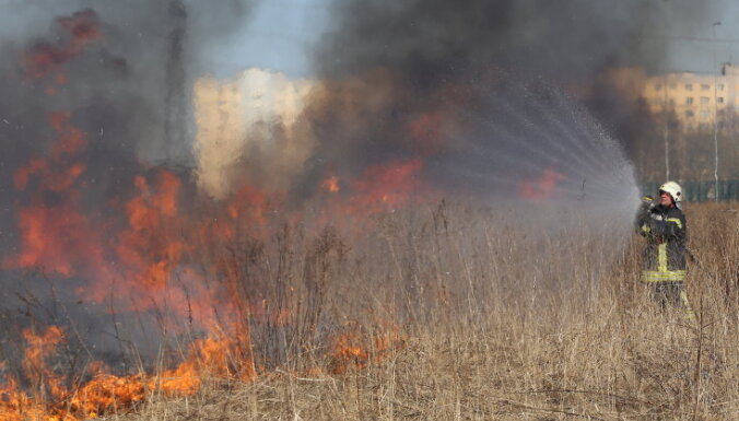 Reģistrēti šogad pirmie kūlas ugunsgrēki – VUGD brīdina par sodiem