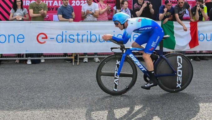 Britu riteņbraucējs Jeitss uzvar 'Giro d'Italia' otrajā posmā