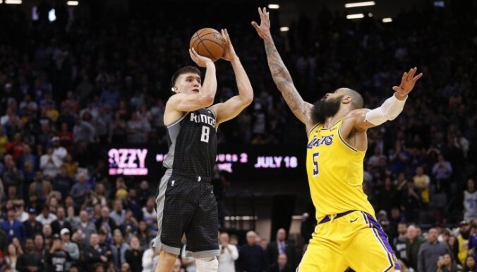 Video: Pēdējo sekunžu metieni sekmē 'Trail Blazers' un 'Kings' uzvaras pār 'Warriors' un 'Lakers'