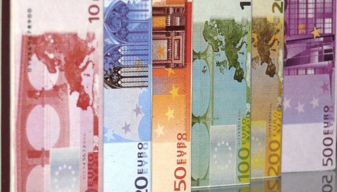 Diskutēs par minimālās algas celšanu līdz 600 eiro no 2023. gada