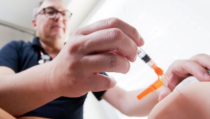 Vācija atvēlēs 750 miljonus vakcīnas pret koronavīrusu izstrādei