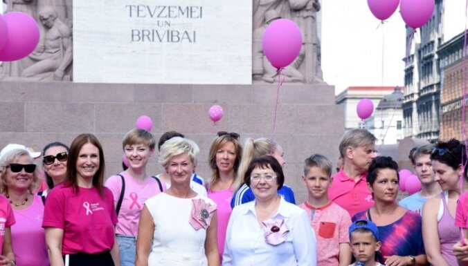 ФОТО: В Риге состоялось шествие солидарности в поддержку здоровой груди