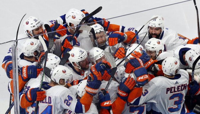 'Islanders' otrajā papildlaikā saglabā vietu NHL izslēgšanas spēlēs