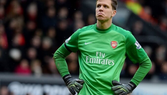 'Arsenal' vārtsargs Ščensnijs sodīts par smēķēšanu komandas dušās
