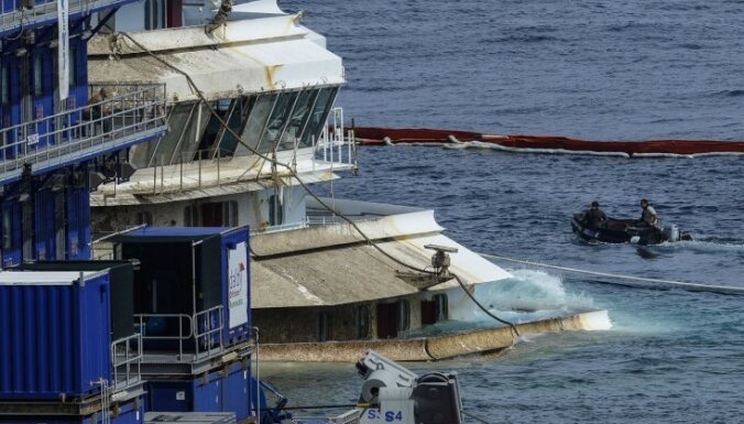 Pie 'Costa Concordia' vraka atrod mirstīgās atliekas