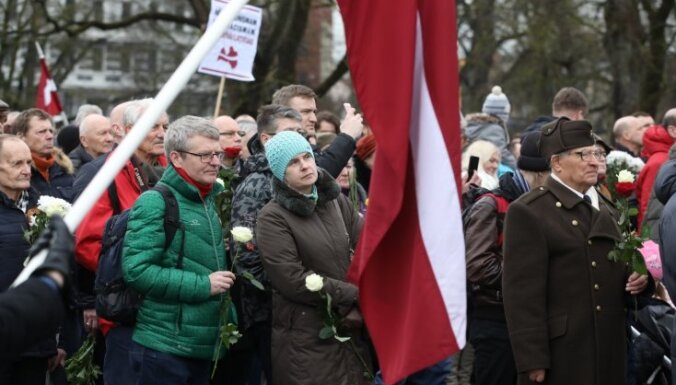 Foto: Leģionāru atceres gājiens Rīgā pulcējis vairāk nekā 1000 cilvēku