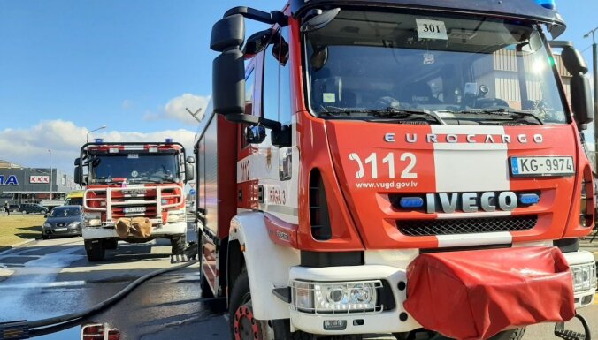 Пожар в многоквартирном доме в Олайне: погиб человек