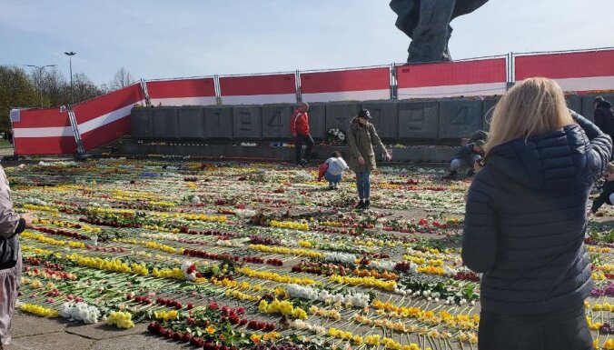 Latvijas avīze: среди задержанных у памятника были сторонники Украины