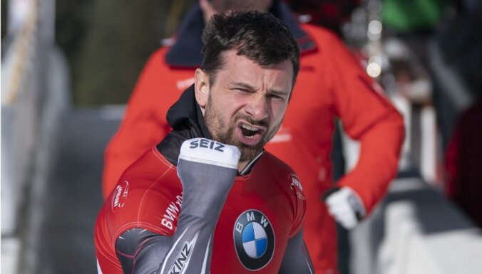 Скелетонист Мартин Дукурс разделил первое место с Третьяковым на этапе Кубка мира в Австрии