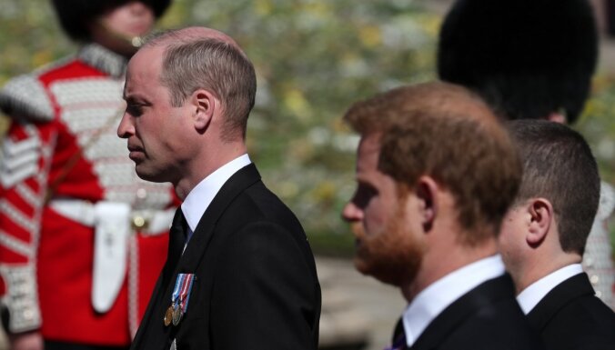 Принц Гарри с отцом и братом провели частную беседу после похорон герцога Эдинбургского