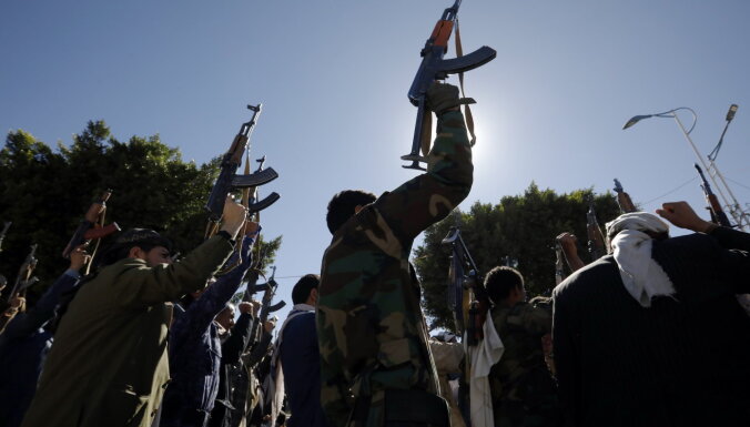 Jemenas hutu nemiernieki draud AAE ar jauniem uzbrukumiem