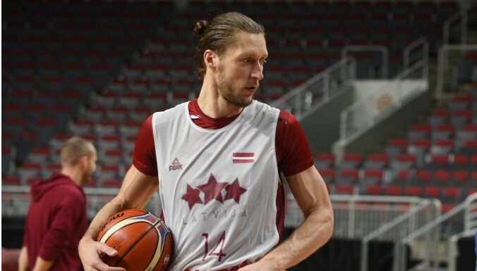 Latvijas basketbola izlases pirms PK kvalifikācijas sākuma divas izmaiņas