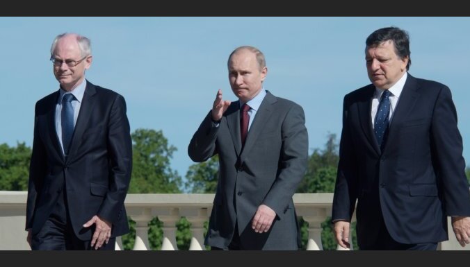 Путин настаивает на отмене виз с ЕС и шутит про нары