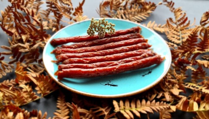 Конфеты из шишек, наливка из лисичек и тыквенные цукаты. 10 странных продуктов на выставке Riga Food