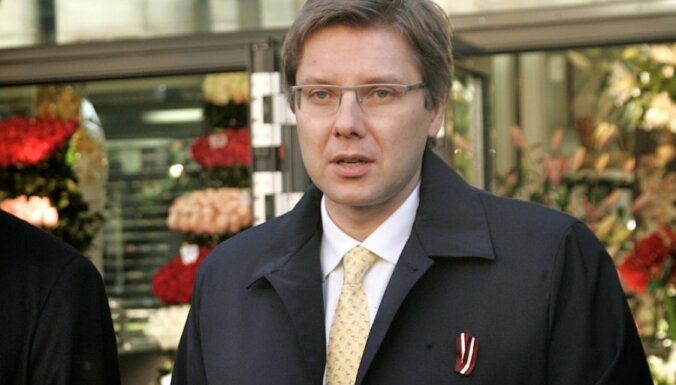 Ušakovs: augstāko amatpersonu paziņojums par valodu būs pozitīvs parakstu vākšanas rezultāts