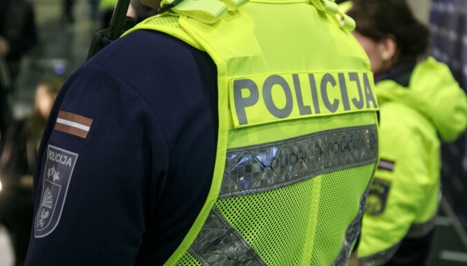 ФОТО: Полиция разыскивает мужчину, подозреваемого в преступлении