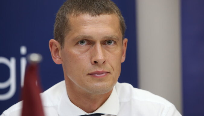Jurašs vēl negrasās nolikt Saeimas deputāta mandātu