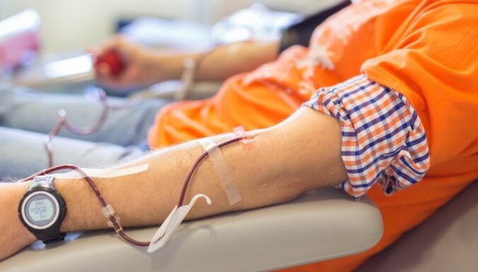 Donoru centrā ievērojami sarukuši asiņu krājumi. Lūdz ziedot
