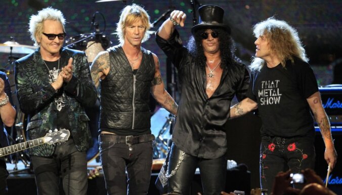 Rokenrola slavas zālē uzņemti RHCP un 'Guns N'Roses'