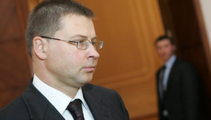 Dombrovskis: CVK jāvērtē, vai vispār vākt parakstus referendumam par pilsonību visiem nepilsoņiem