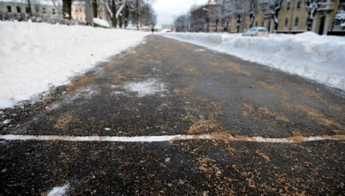 Dome eksperimentēs – nekaisīs sāli sešās maģistrālajās Rīgas ielās
