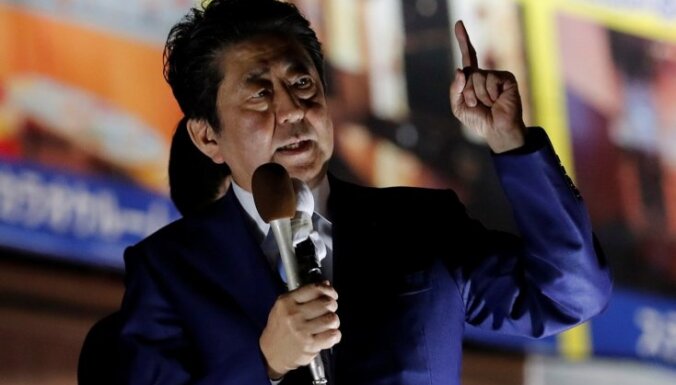 На экс-премьера Японии Синдзо Абэ совершено покушение, у него остановка сердца (ДОПОЛНЕНО)