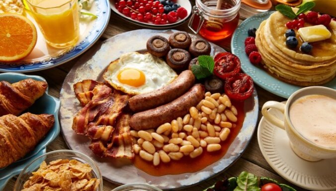 Brīvdienu garša: kā pagatavot sātīgas un bagātīgas angļu brokastis