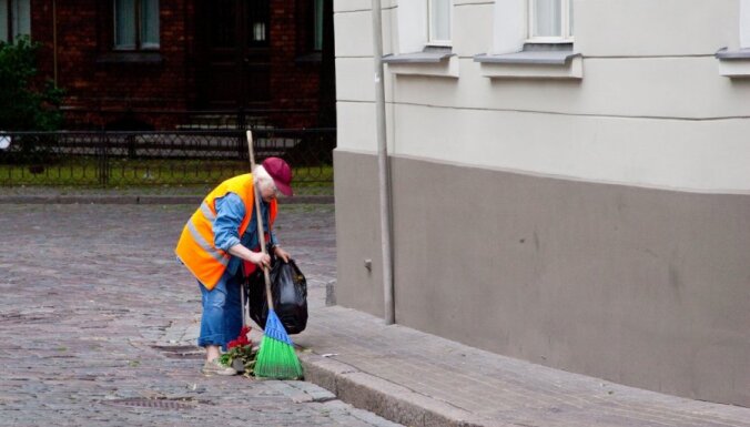 Rīgas centra ietvju uzkopšanai var sekot internetā