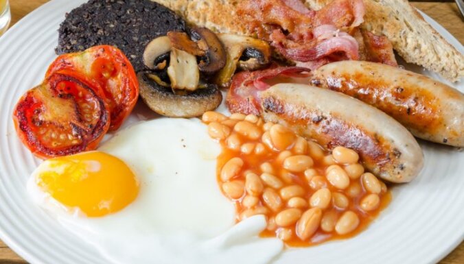 Brīvdienu garša: kā pagatavot sātīgas un bagātīgas angļu brokastis