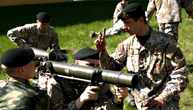 Foto: Latvijas armijas prettanku ierocis aculiecinieka acīm