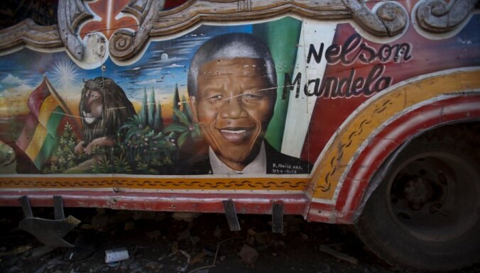 Zuma: Mandelas veselības stāvoklis uzlabojas