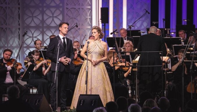 Foto: Dzintaru koncertzālē mirdz Kristīne Opolais un Pāvels Černohs
