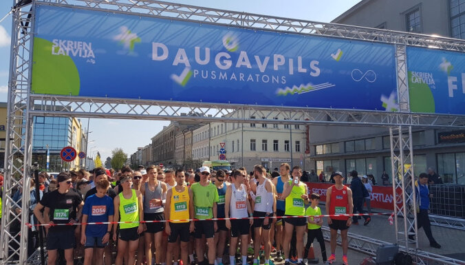 Pēc divu gadu pārtraukuma Daugavpilī aizvadīts 'Skrien Latvija' pusmaratons
