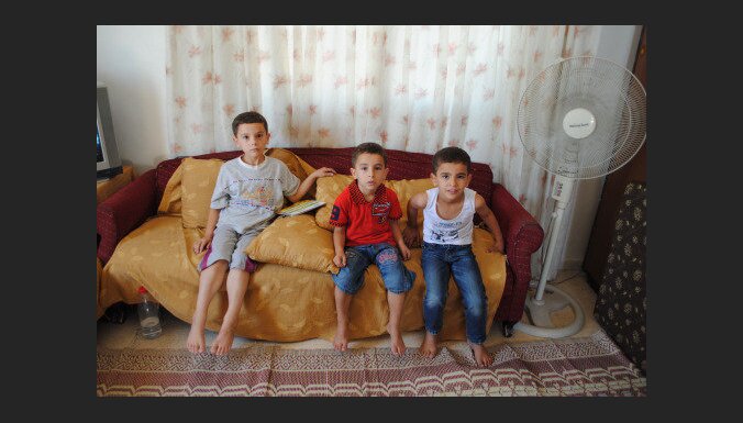Trīs zēnu bērnība uz jumta jeb Sīriešu bēgļu stāsts no Jordānijas