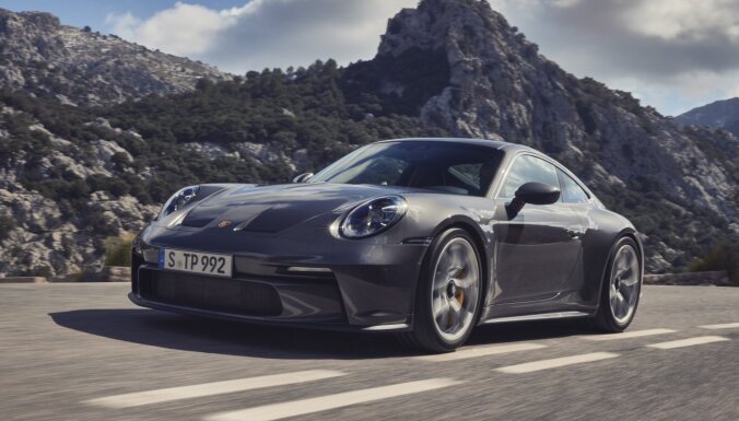 'Porsche' laiž klajā jauno '911 GT3' ar 'Touring' pakotni