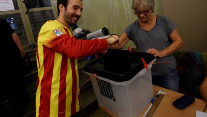 Katalonijas referendums: Darbojas 73% iecirkņu
